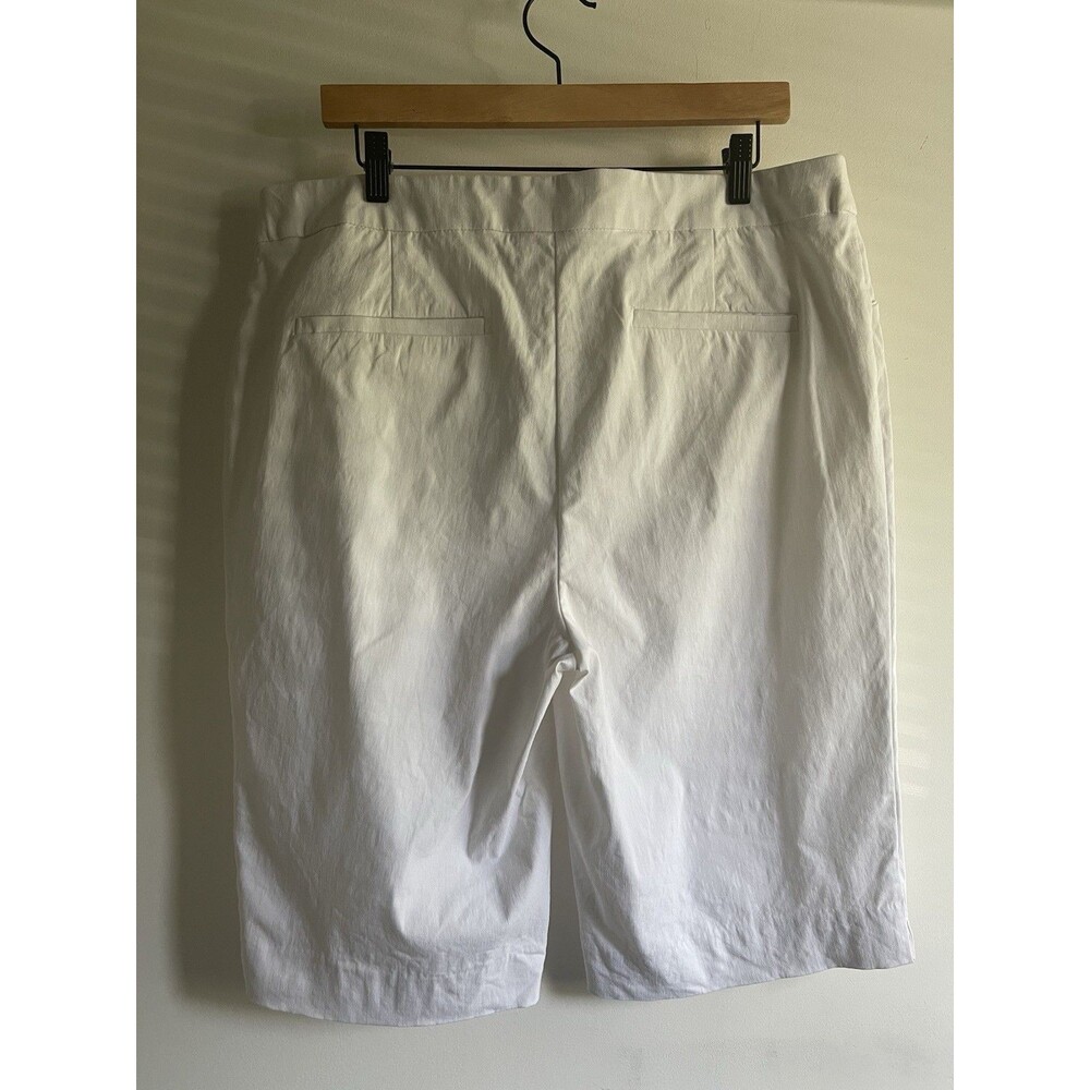 NWT Chicos So Slimming White Stretch 13” Bermuda Shorts Size 3/XL/US 16 Pockets - Picture 3 of 12
